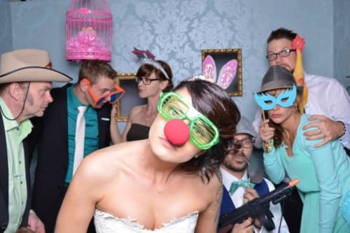 Fotobox Originalbild – Gruppe mit Party-Accessoires